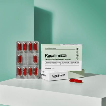 Las cajas de Resalim Plus junto el blister de pastillas